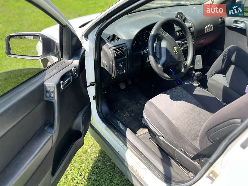 Универсал Opel Astra 2000 в Самборе