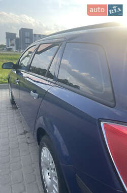 Универсал Opel Astra 2005 в 
