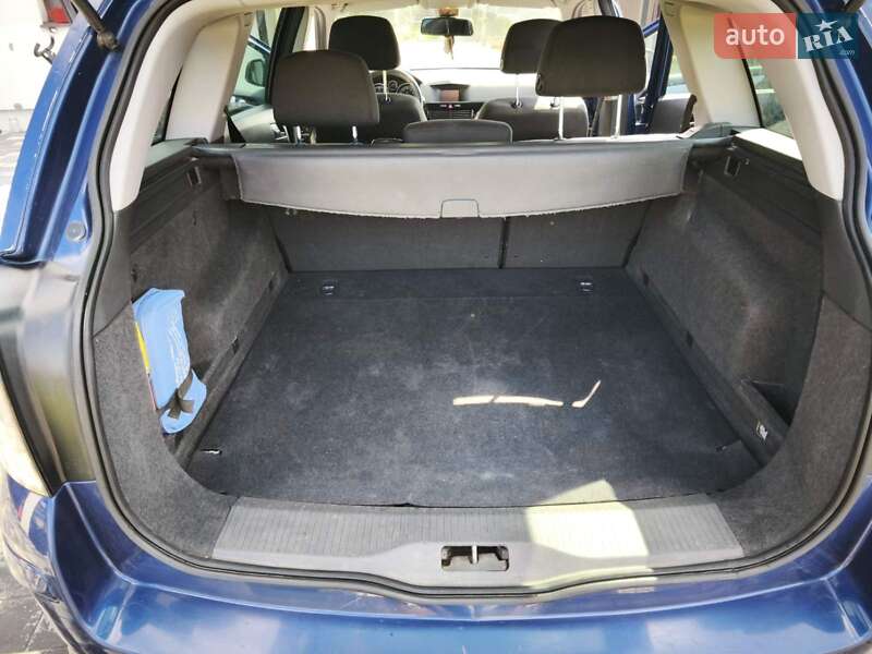 Универсал Opel Astra 2010 в Изяславе