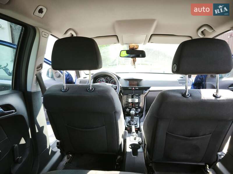 Универсал Opel Astra 2010 в Изяславе