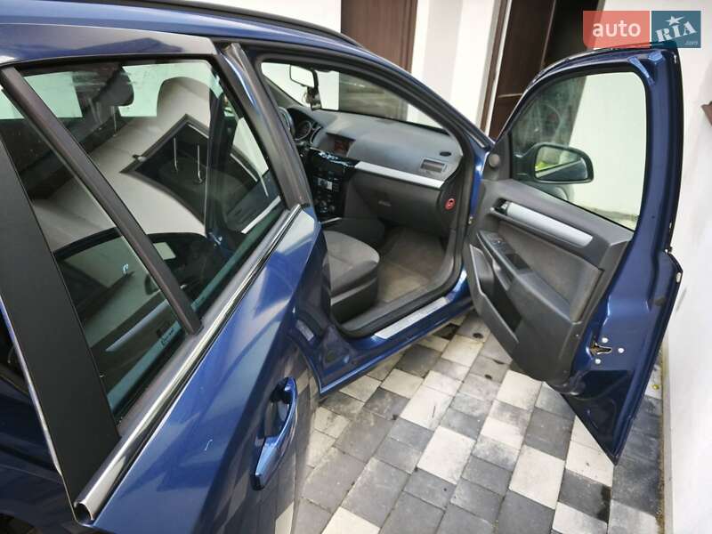 Универсал Opel Astra 2010 в Изяславе