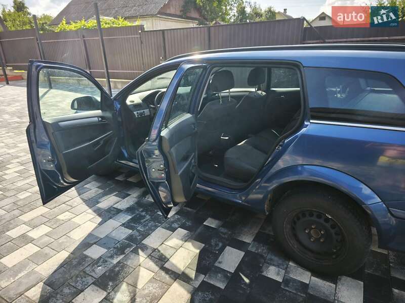 Универсал Opel Astra 2010 в Изяславе