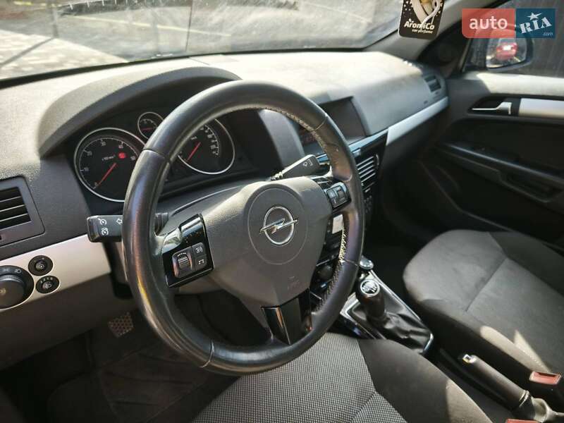 Универсал Opel Astra 2010 в Изяславе