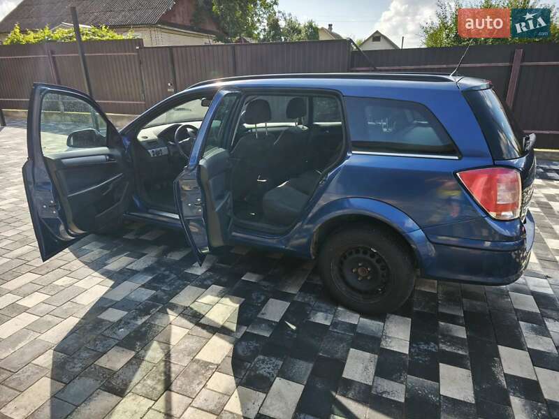 Универсал Opel Astra 2010 в Изяславе