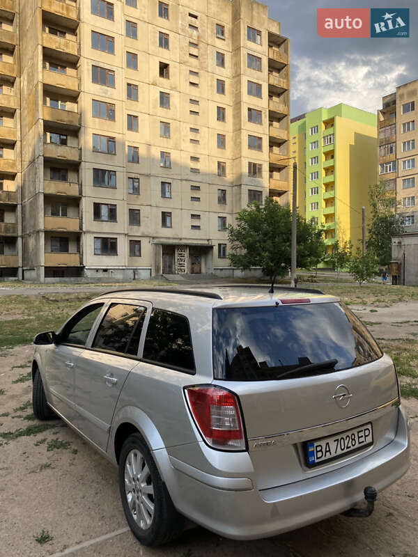 Универсал Opel Astra 2005 в Долинской