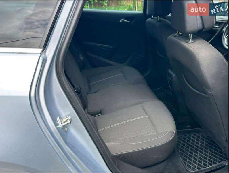 Універсал Opel Astra 2014 в Косові