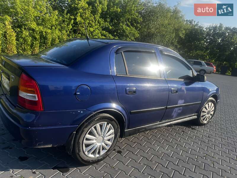 Седан Opel Astra 2004 в Золочеве