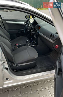 Универсал Opel Astra 2010 в 