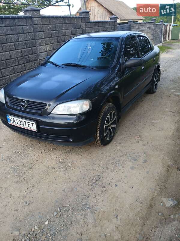 Хэтчбек Opel Astra 2008 в 