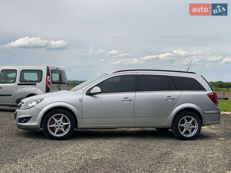Універсал Opel Astra 2010 в Луцьку