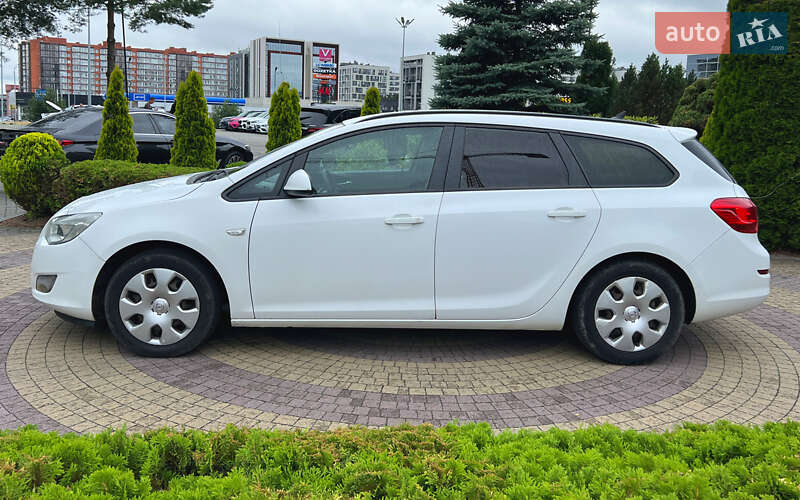 Универсал Opel Astra 2012 в Львове