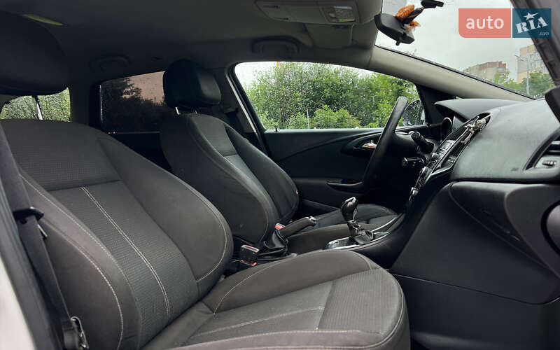 Универсал Opel Astra 2012 в Львове