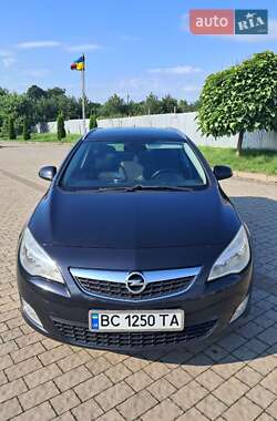 Универсал Opel Astra 2011 в Львове