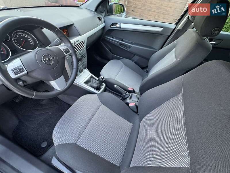 Универсал Opel Astra 2010 в Виннице