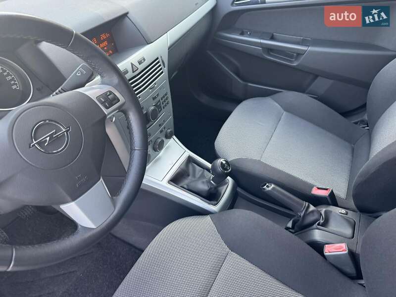 Универсал Opel Astra 2010 в Виннице