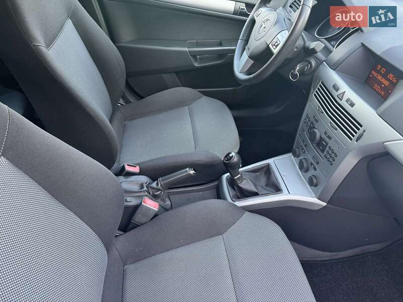 Универсал Opel Astra 2010 в Виннице