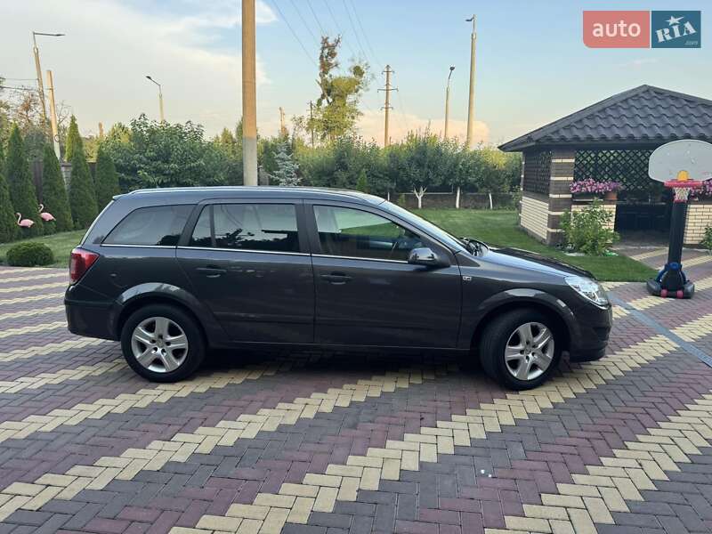 Универсал Opel Astra 2010 в Виннице