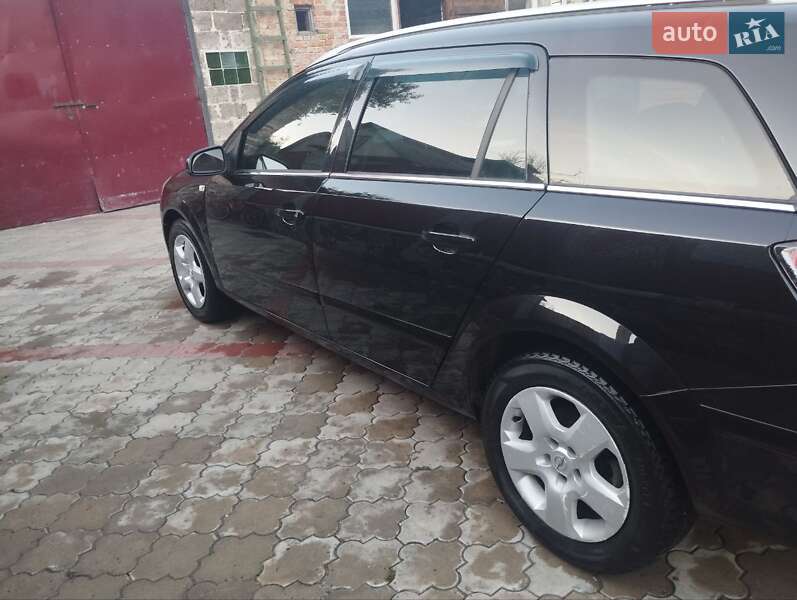 Универсал Opel Astra 2006 в Ровно