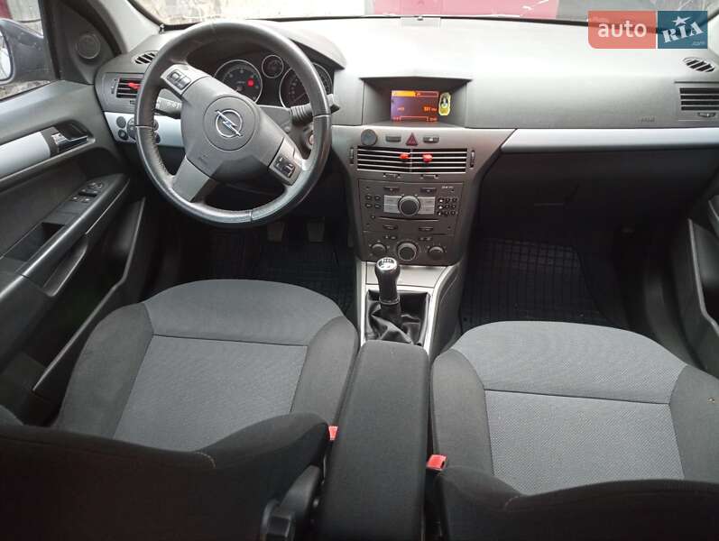 Универсал Opel Astra 2006 в Ровно