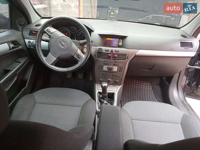 Универсал Opel Astra 2006 в Ровно