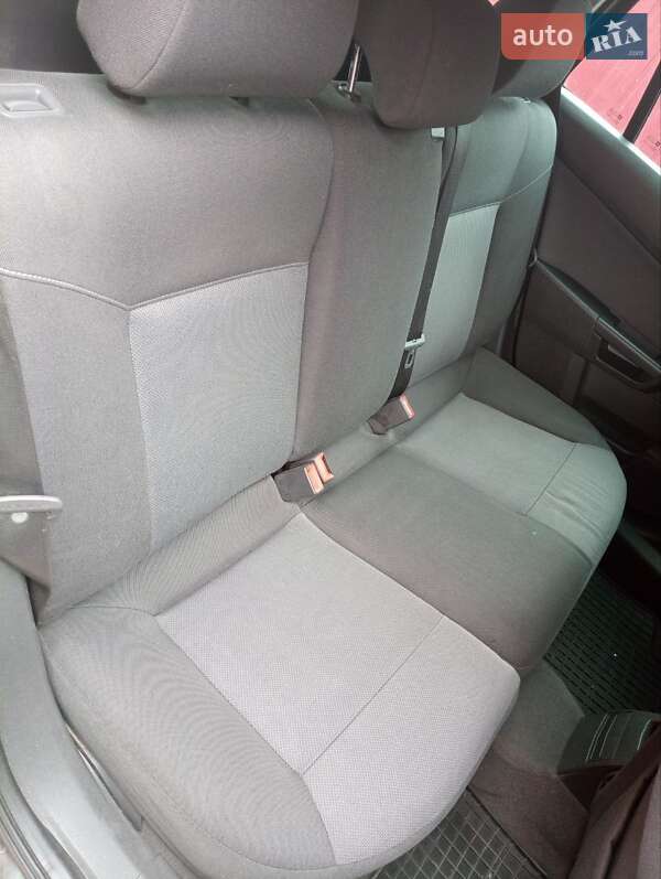 Универсал Opel Astra 2006 в Ровно