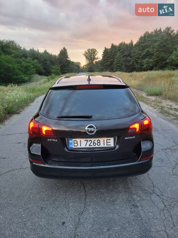 Універсал Opel Astra 2012 в Кременчуці