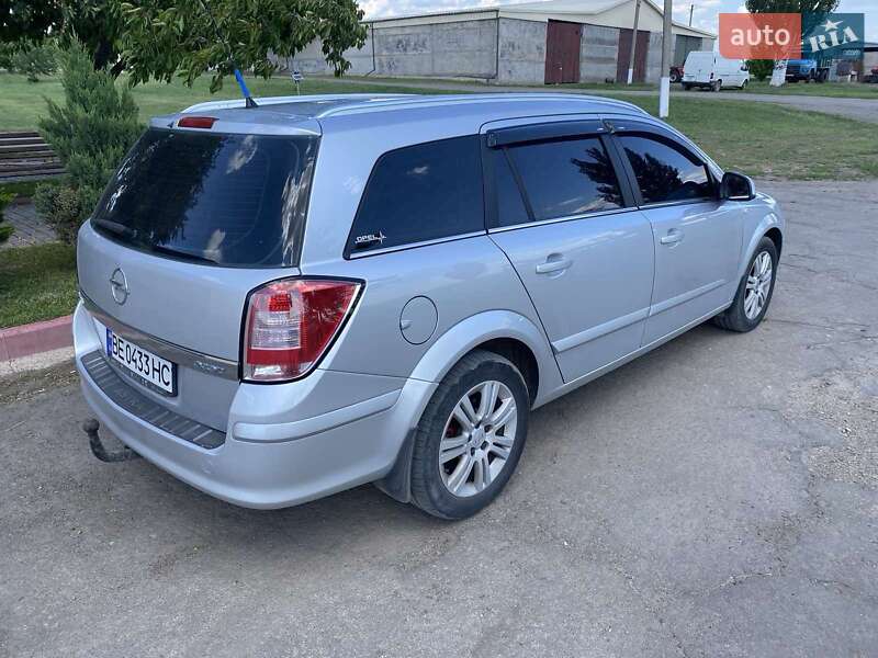 Універсал Opel Astra 2009 в Первомайську
