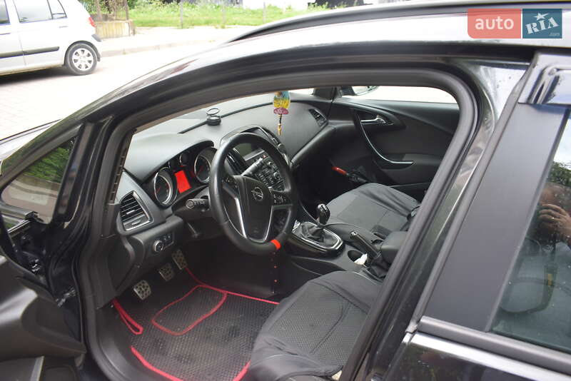 Универсал Opel Astra 2013 в Львове