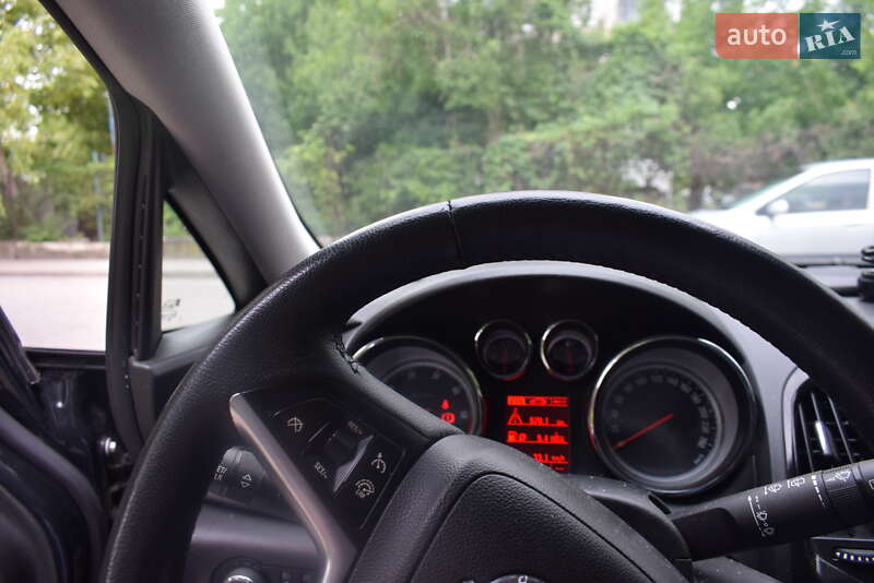 Универсал Opel Astra 2013 в Львове