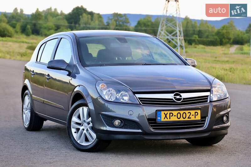 Хэтчбек Opel Astra 2010 в 
