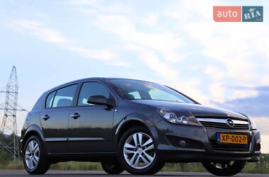 Хэтчбек Opel Astra 2010 в 