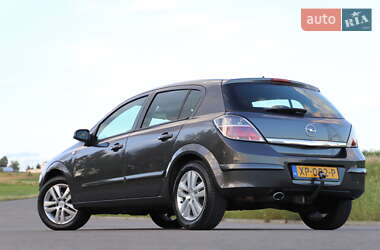 Хэтчбек Opel Astra 2010 в 