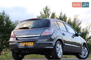 Хэтчбек Opel Astra 2010 в 
