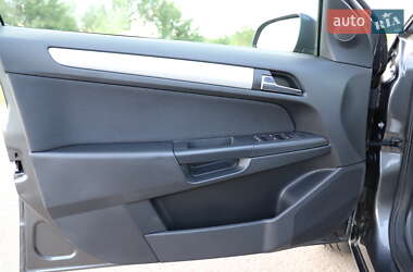 Хэтчбек Opel Astra 2010 в 