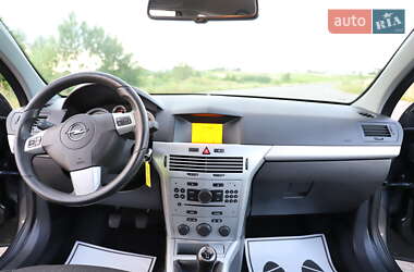Хэтчбек Opel Astra 2010 в 