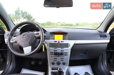 Хэтчбек Opel Astra 2010 в 