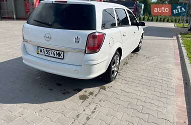 Універсал Opel Astra 2012 в Тернополі