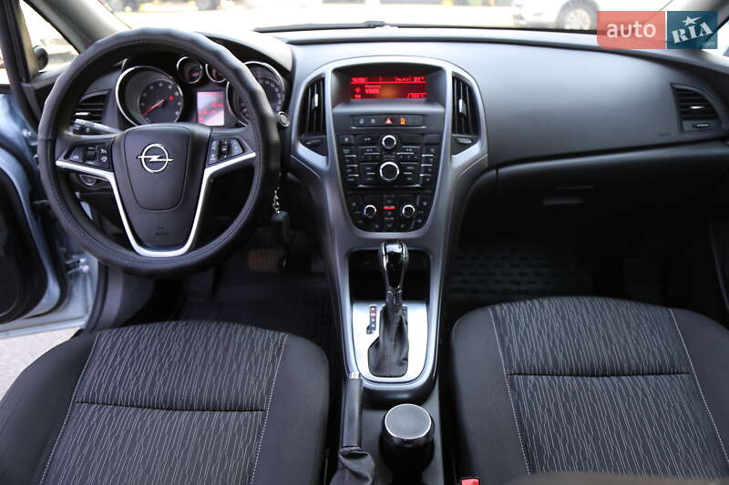 Седан Opel Astra 2017 в Киеве