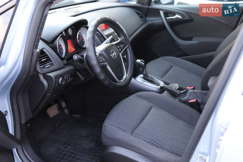 Седан Opel Astra 2017 в Киеве