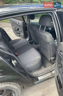 Хэтчбек Opel Astra 2012 в 