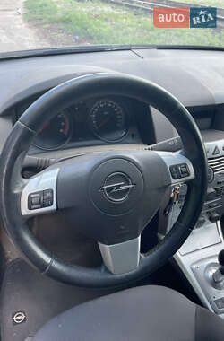Хэтчбек Opel Astra 2012 в 