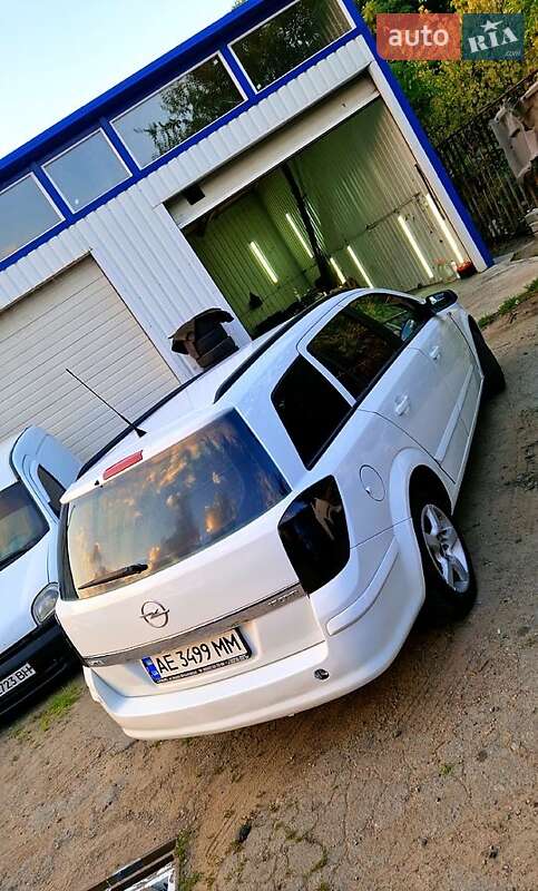 Універсал Opel Astra 2007 в Дніпрі