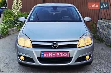Хэтчбек Opel Astra 2004 в 