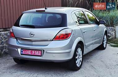 Хэтчбек Opel Astra 2004 в 