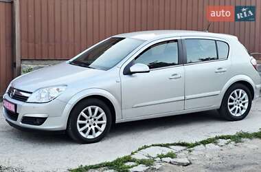 Хэтчбек Opel Astra 2004 в 