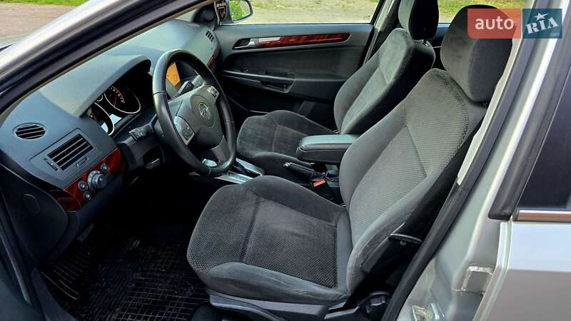 Хетчбек Opel Astra 2004 в Полтаві