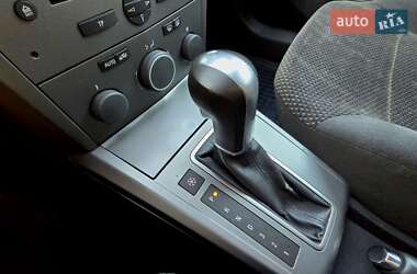 Хэтчбек Opel Astra 2004 в 