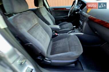 Хэтчбек Opel Astra 2004 в 