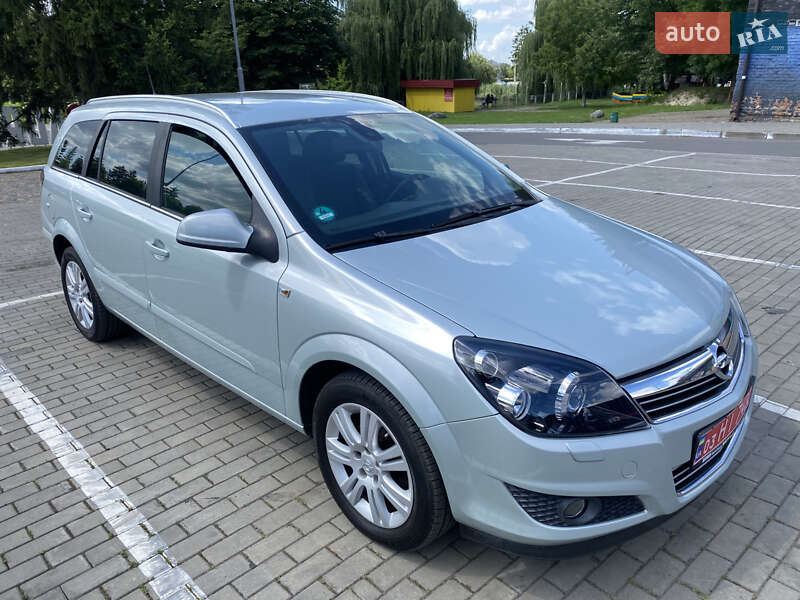 Універсал Opel Astra 2009 в Луцьку