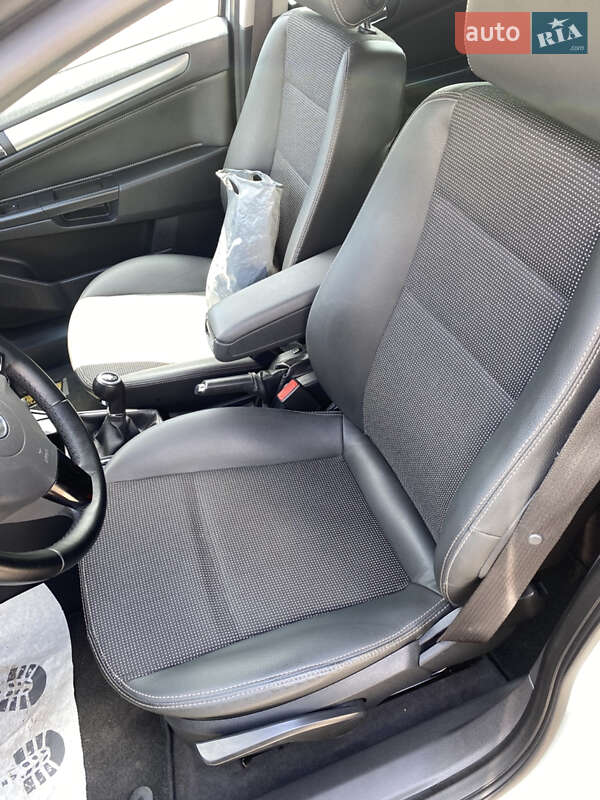 Універсал Opel Astra 2009 в Луцьку